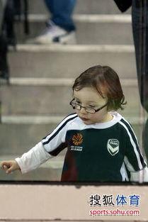 亚洲国产情侣,甜蜜瞬间,浪漫时光